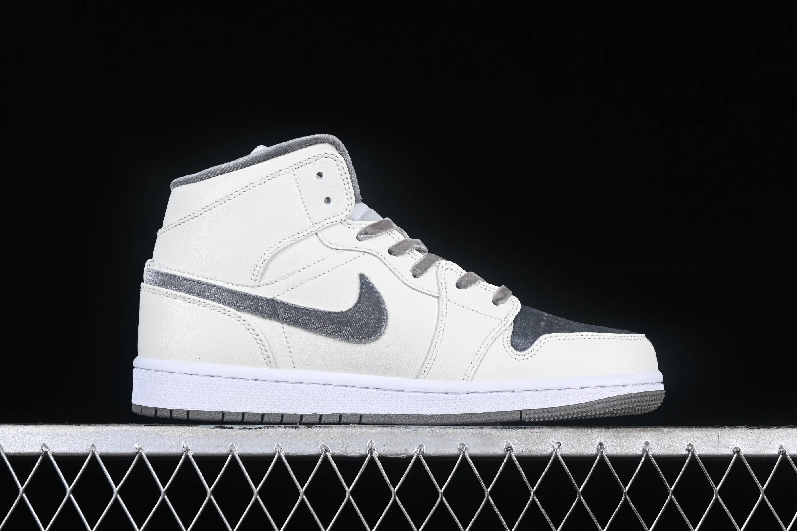 All Categories Air Jordan Jordan Series Basketball Shoes Air Jordan 1 Mid Air Jordan 1 Mid AJ1 Joe 1 Beige Chinese Cultural Leisure Sneakers FB9899-100